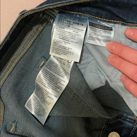 NWT Levi’s 711 skinny dark wash destructed - Picture 4 of 5